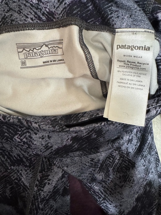 Patagonia Black and Purple Patterned Capri Leggings - Picture 5 of 5